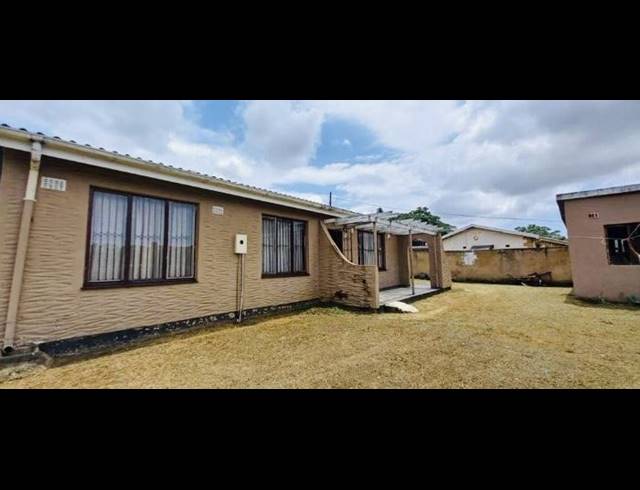 4 BEDROOM HOUSE FOR SALE IN UMLAZI Z